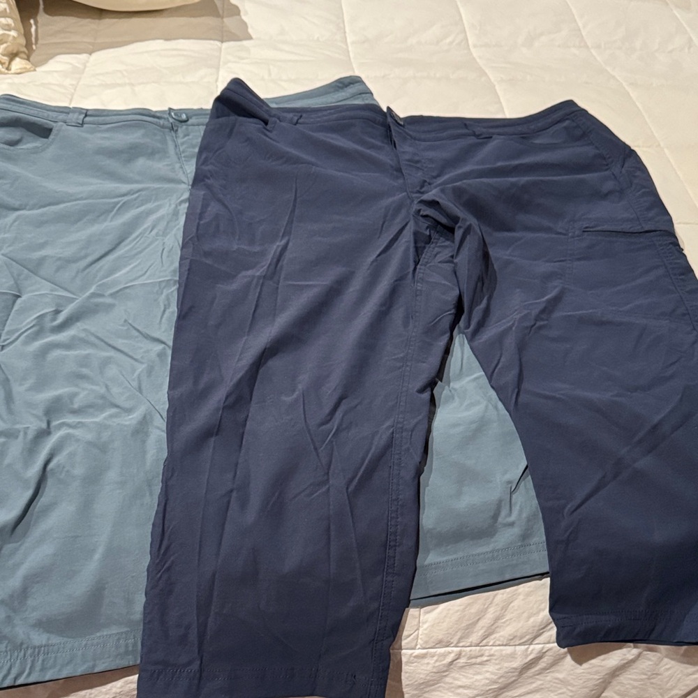 NWOT Cropped capri style parachute like material Pants